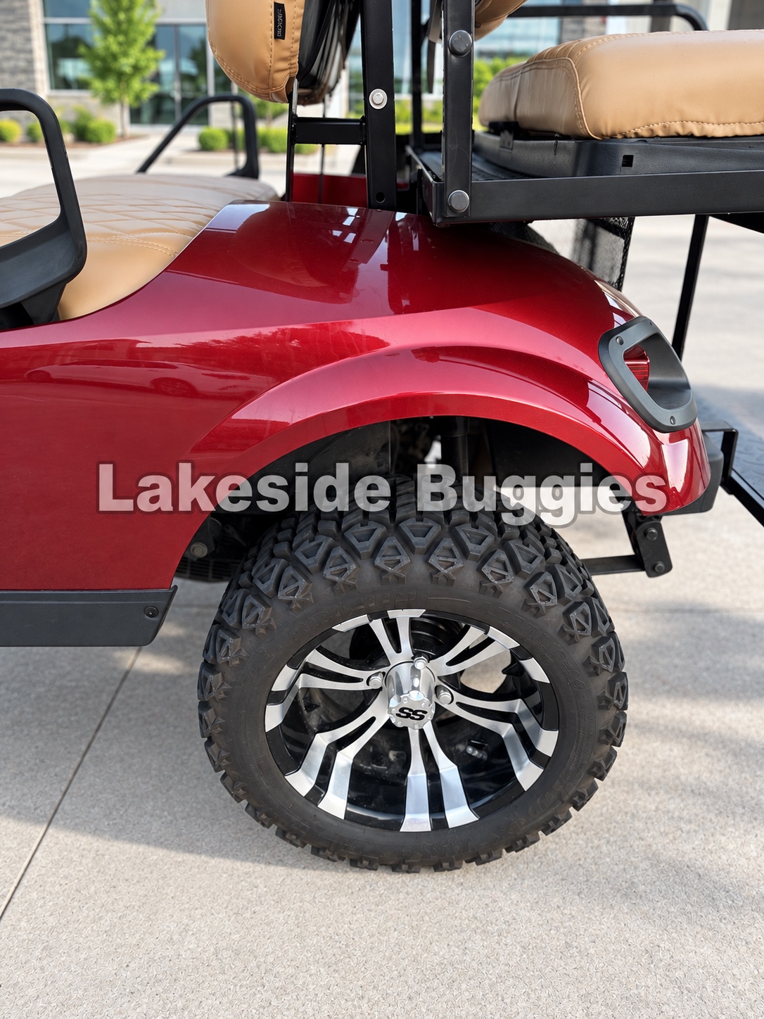 Photo 7 of 8: Alloy rim and 23-inch wheel detail